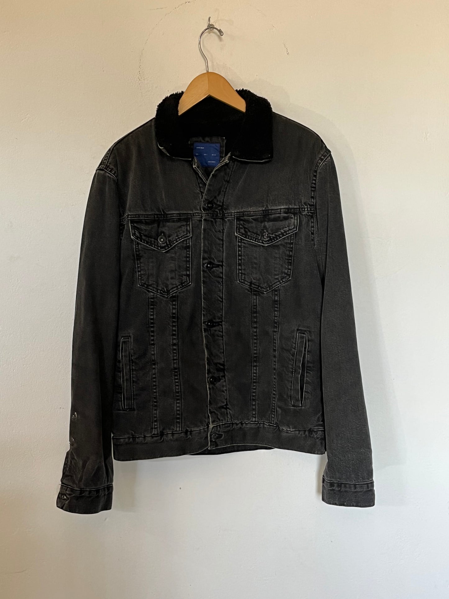 Zara Man-L